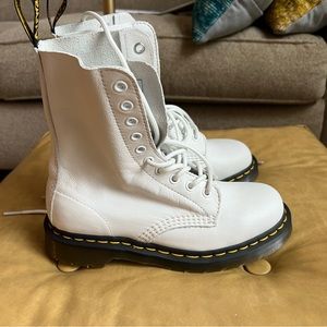 1460 WOMEN'S PASCAL VIRGINIA LEATHER BOOTS